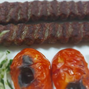 کباب کوبیده گوشت ۲سیخ ۱۱۰ گرمی کلا۲۲۰گرم
